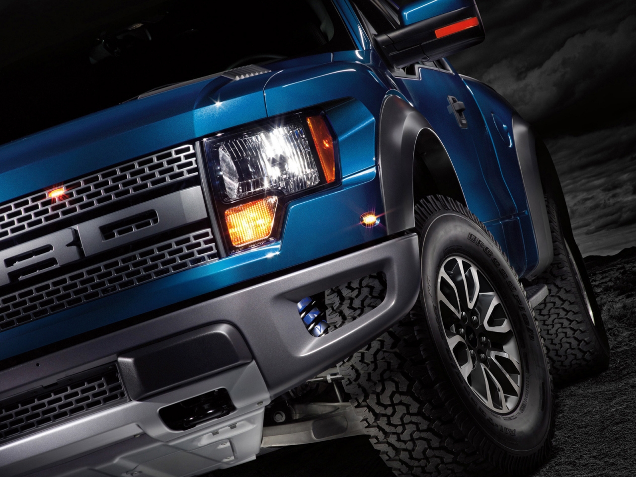 Ford F150 SVT Raptor Headlight for 1280 x 960 resolution