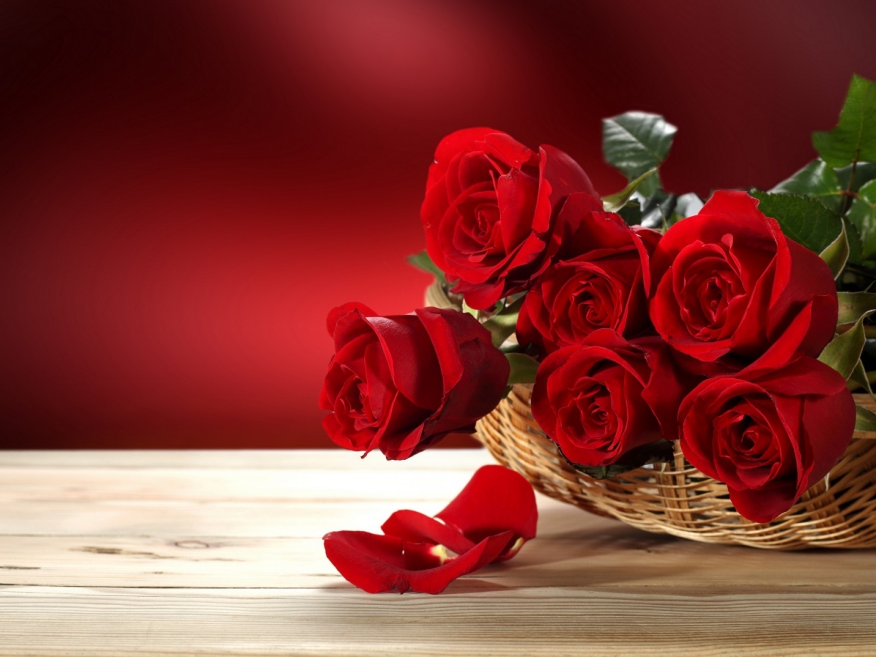 Fresh Red Roses for 1280 x 960 resolution