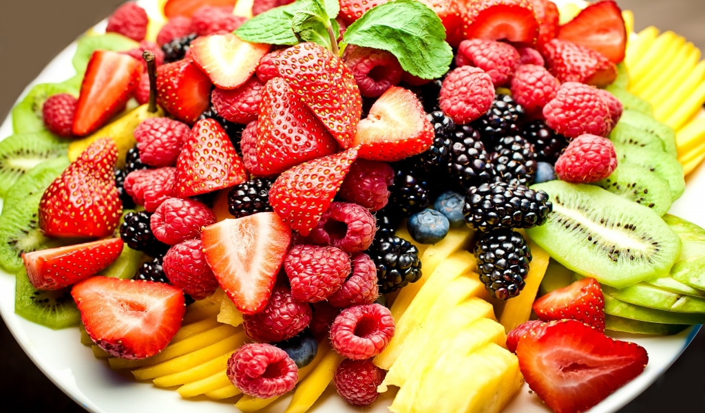 Fruits Plate for 1024 x 600 widescreen resolution