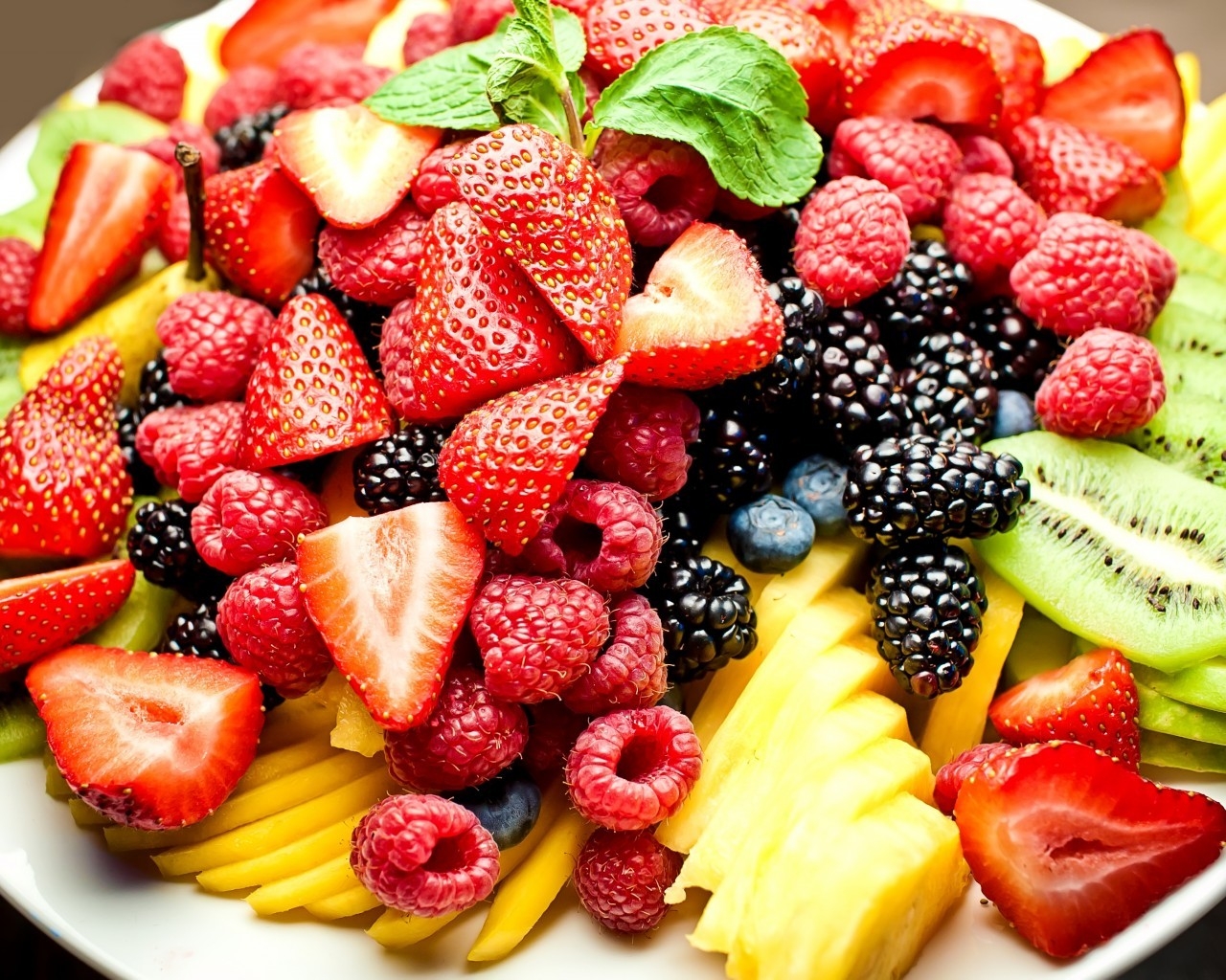 Fruits Plate for 1280 x 1024 resolution