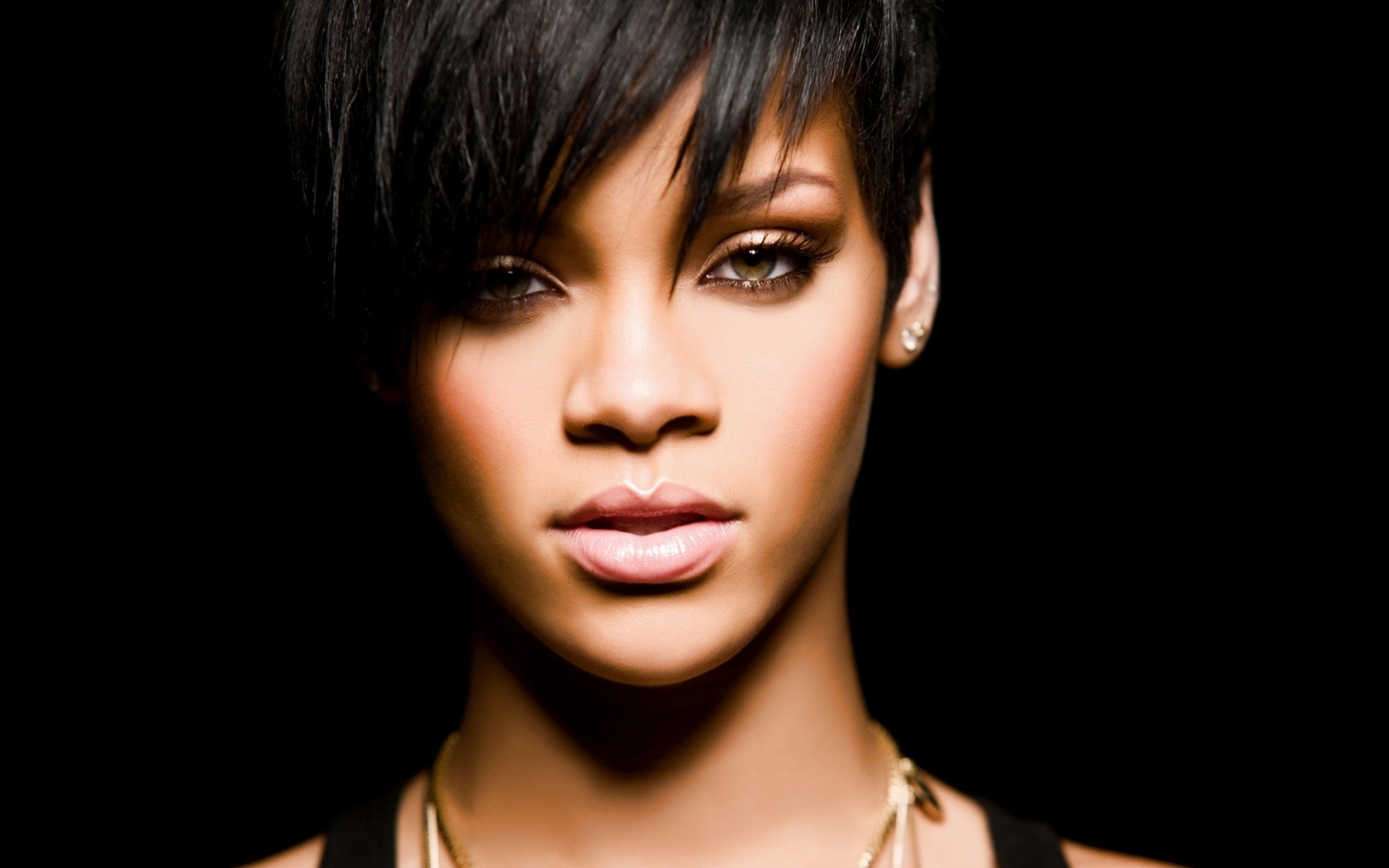 Gorgeous Rihanna for 1680 x 1050 widescreen resolution