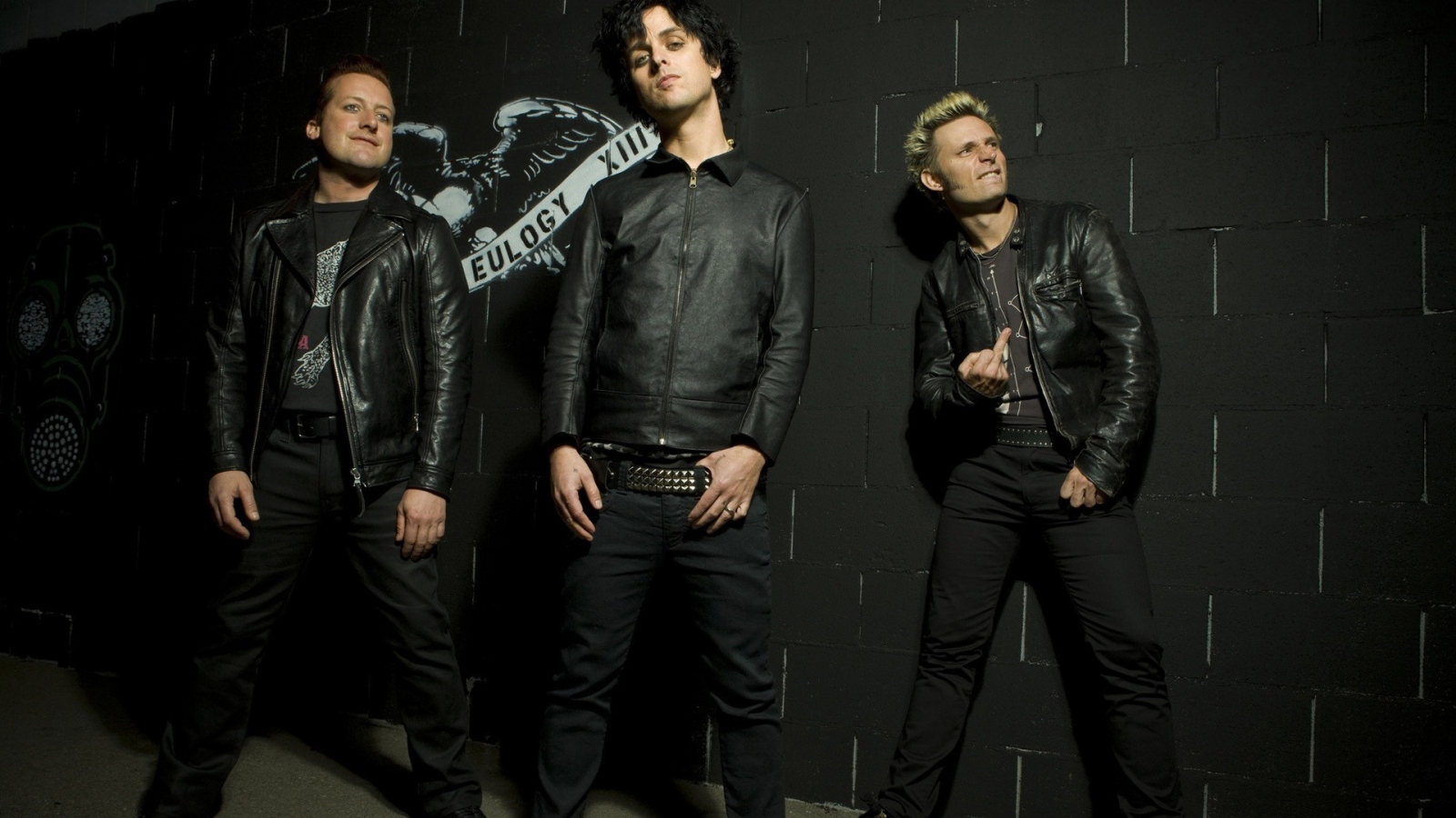 Green Day for 1600 x 900 HDTV resolution
