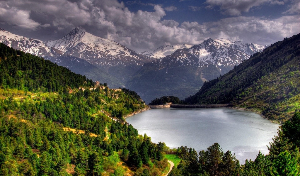 Green Mountain and Snowy Mountain and Dam for 1024 x 600 widescreen resolution