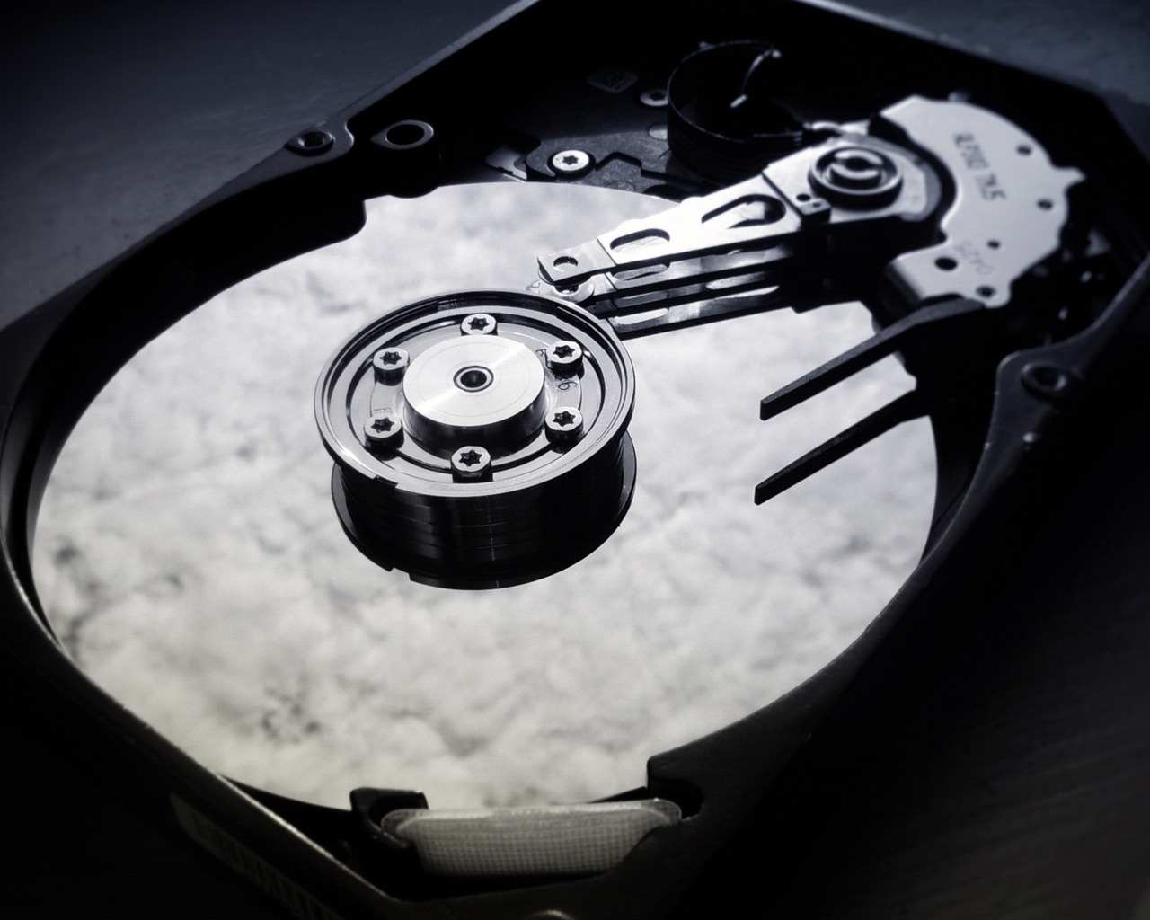 Hard Disk Drive for 1280 x 1024 resolution