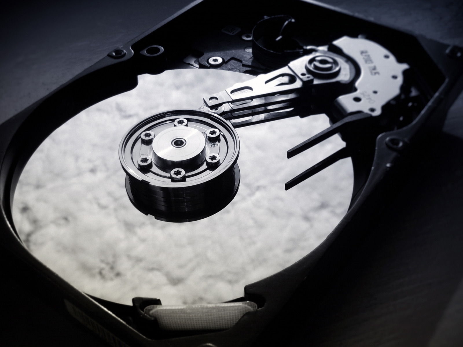 Hard Disk Drive for 1600 x 1200 resolution