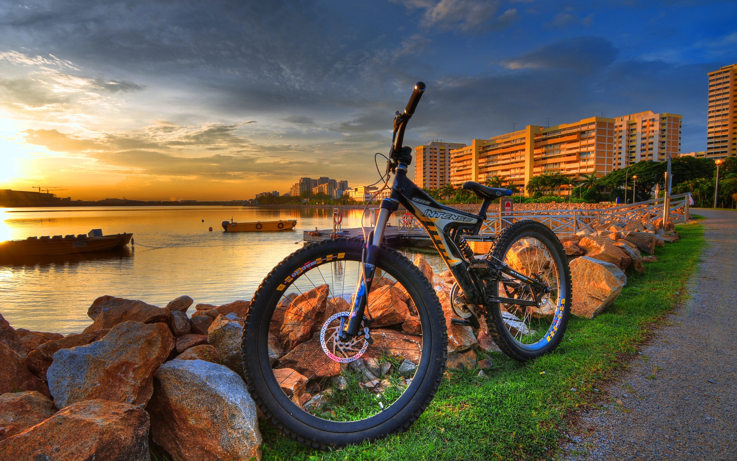 HDR City Bike for 2560 x 1600 widescreen resolution