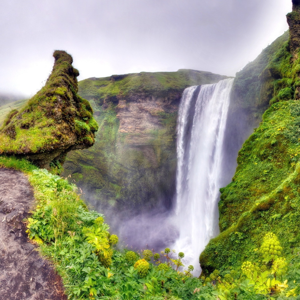 Hills Waterfall for 1024 x 1024 iPad resolution