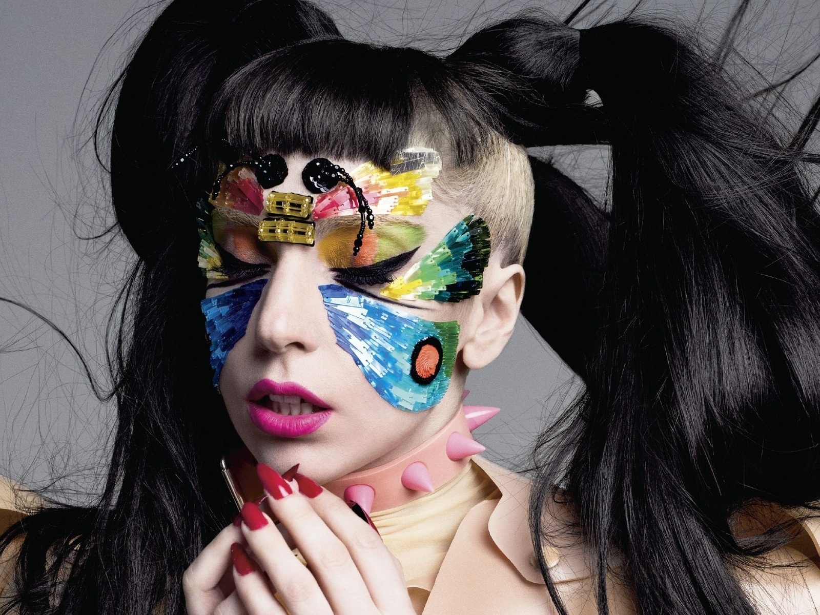 Lady Gaga Face Painting for 1600 x 1200 resolution