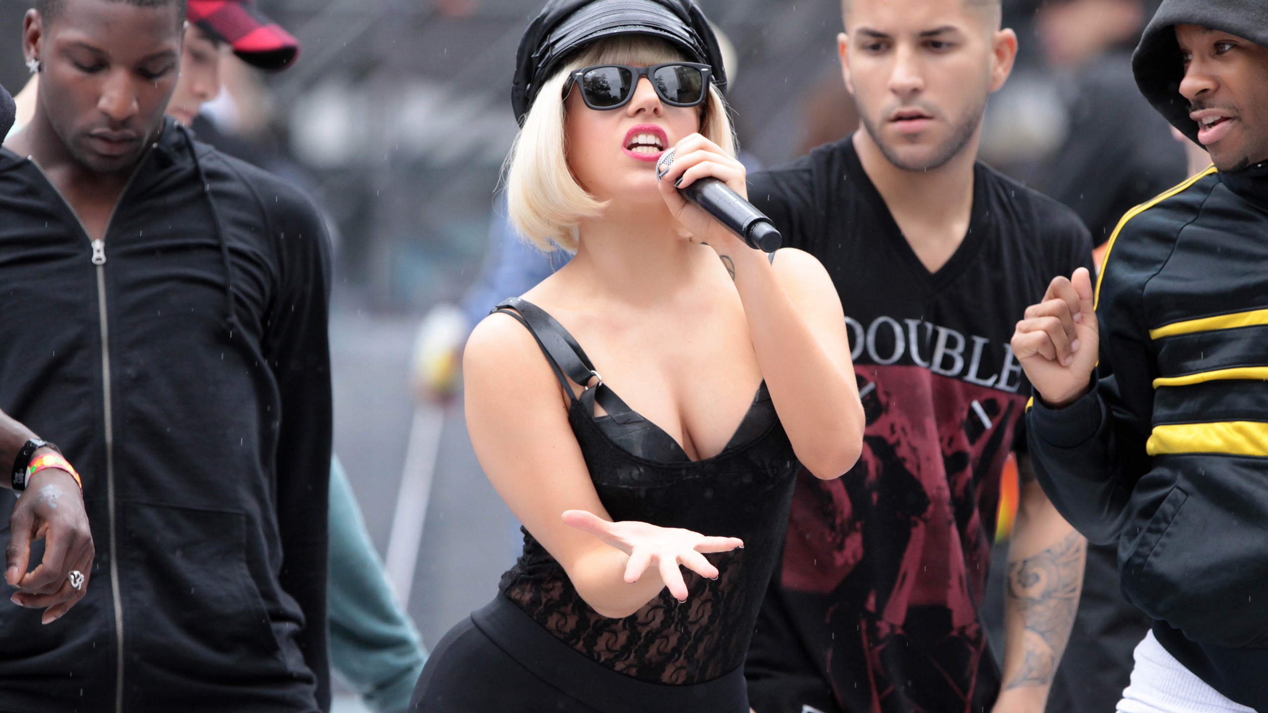 Lady Gaga Live for 2560x1440 HDTV resolution
