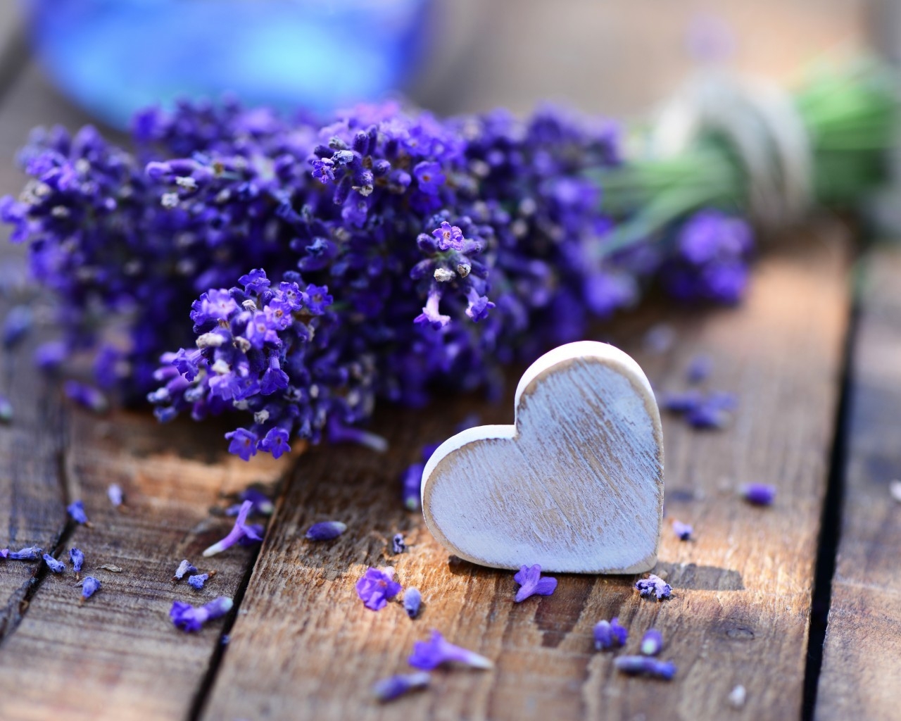 Lavender and Heart for 1280 x 1024 resolution