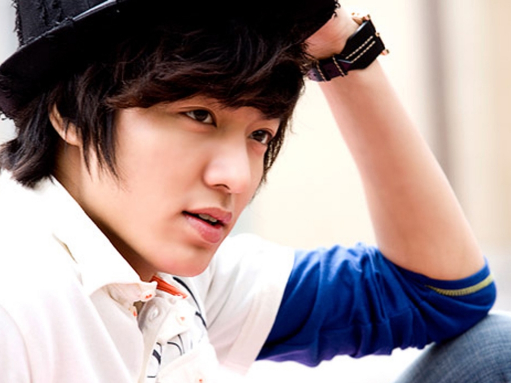 Lee Min Ho Profile Look for 1024 x 768 resolution