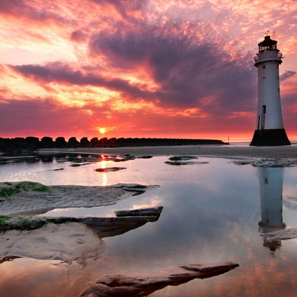 Lighthouse Sunset View for 1024 x 1024 iPad resolution