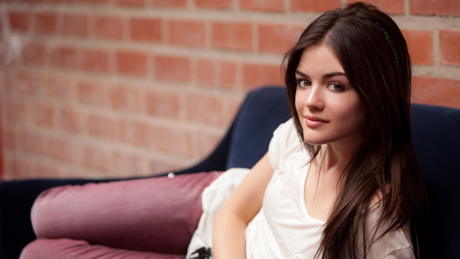Lucy Hale Relaxing for 1600 x 900 HDTV resolution