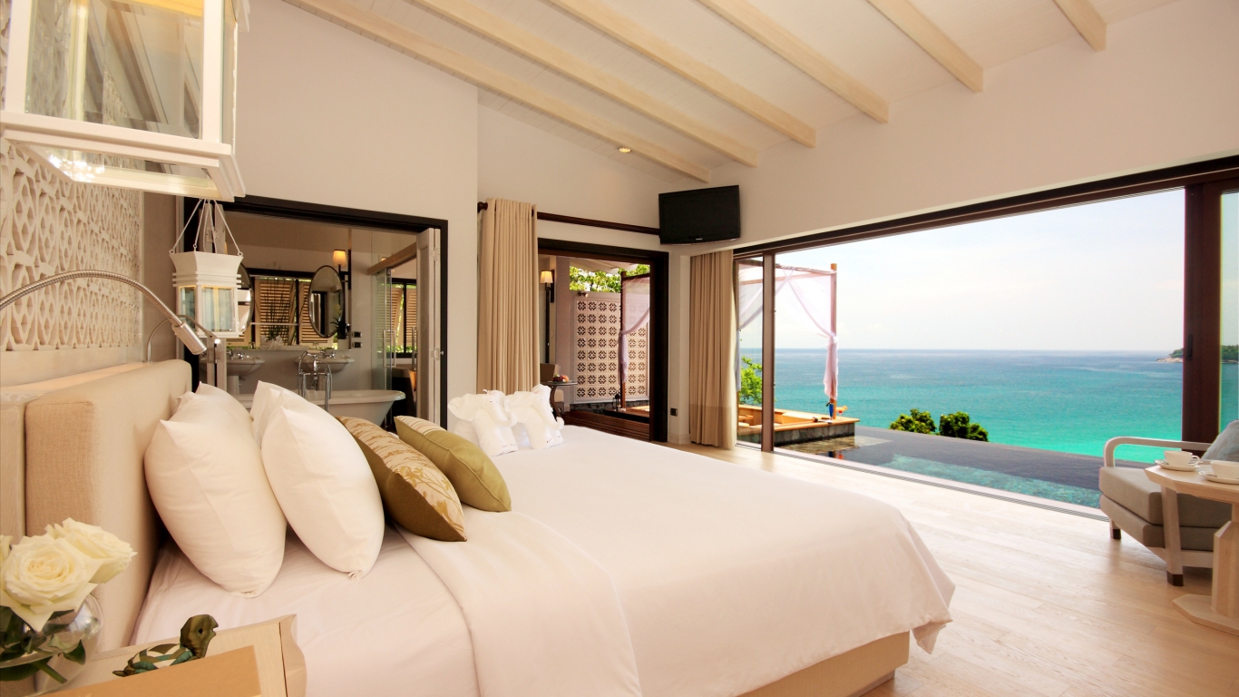 Luxury Hotel Room for 1366 x 768 HDTV resolution