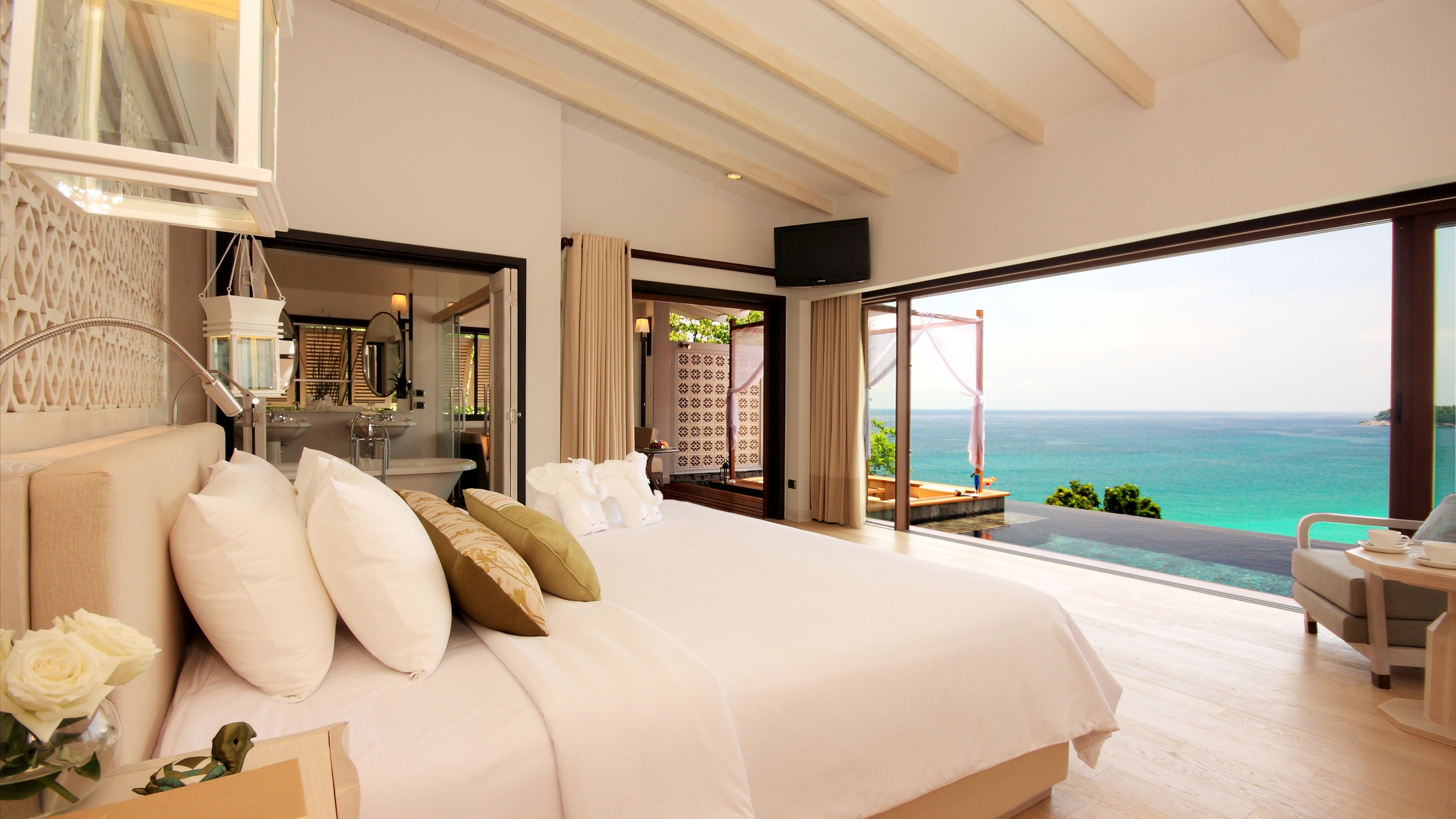 Luxury Hotel Room for 2560x1440 HDTV resolution