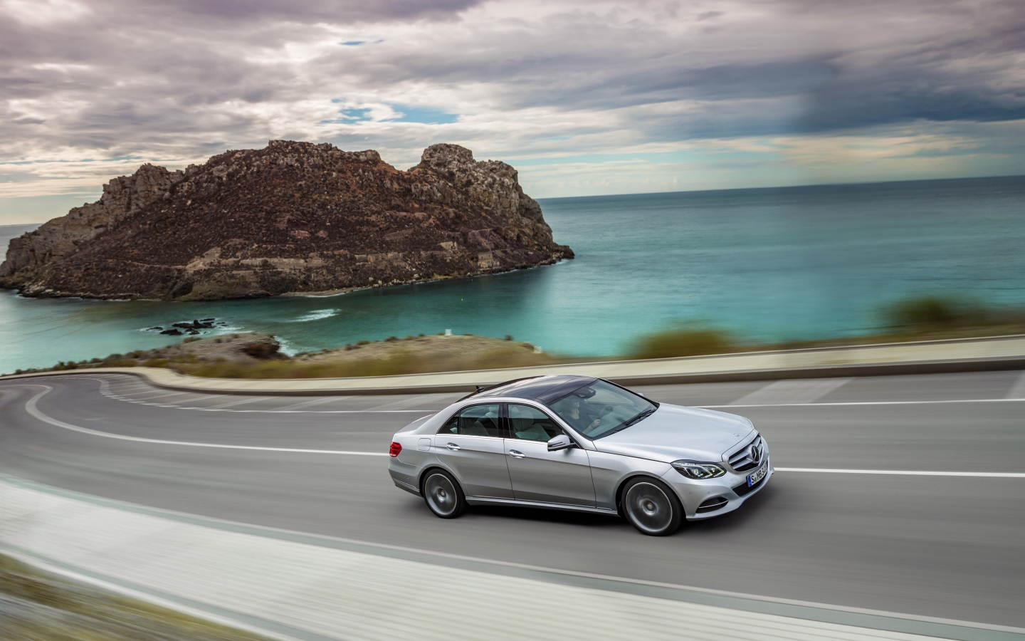 Mercedes Benz E Class Grey for 1440 x 900 widescreen resolution