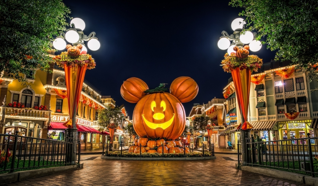 Mickey Mouse Pumpkin for 1024 x 600 widescreen resolution