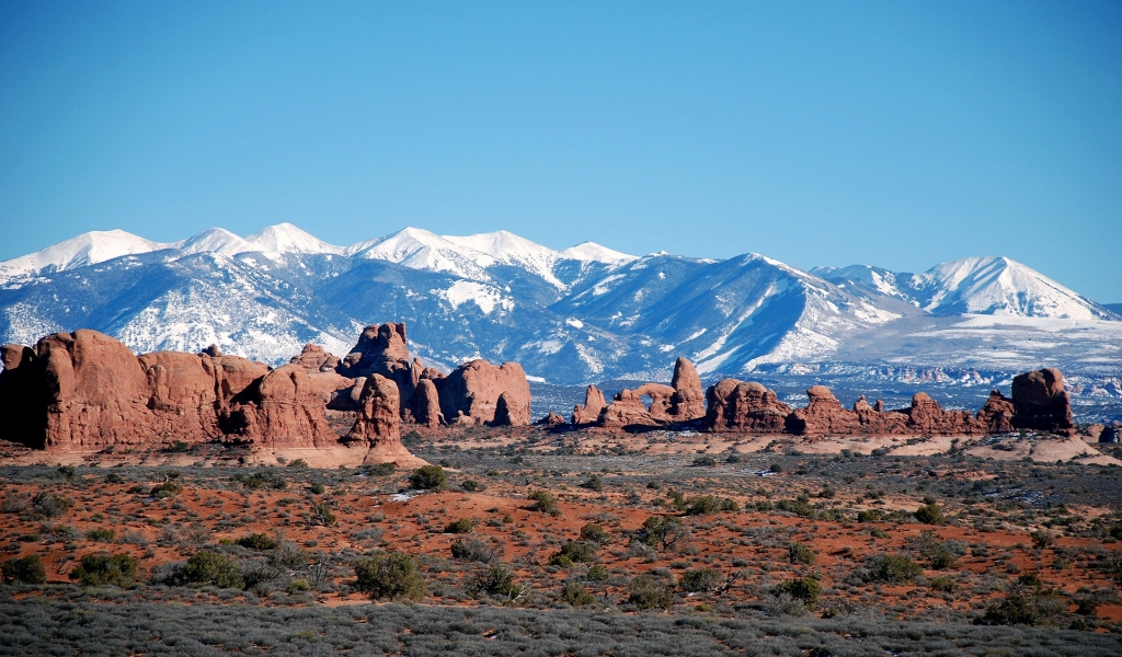 Moab Mountains for 1024 x 600 widescreen resolution