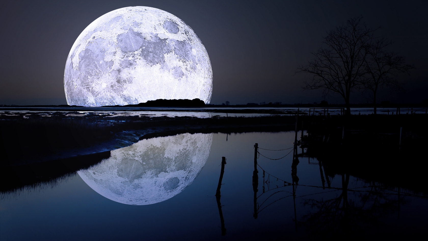 Moonset for 1680 x 945 HDTV resolution