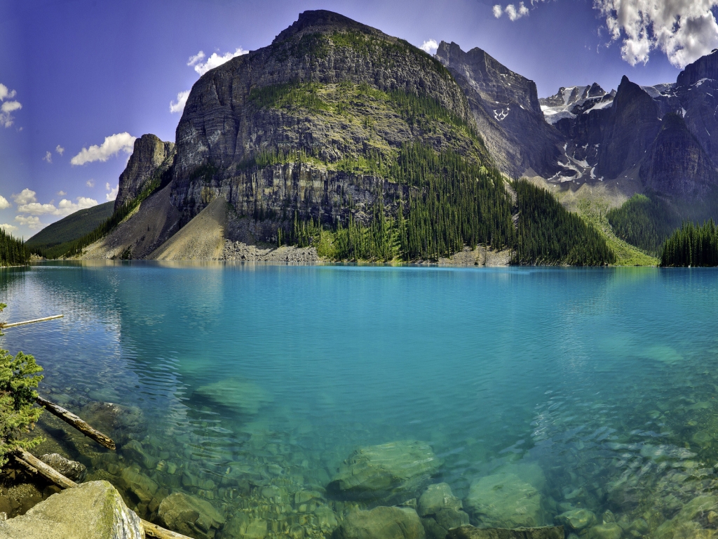 Moraine lake panorama for 1024 x 768 resolution