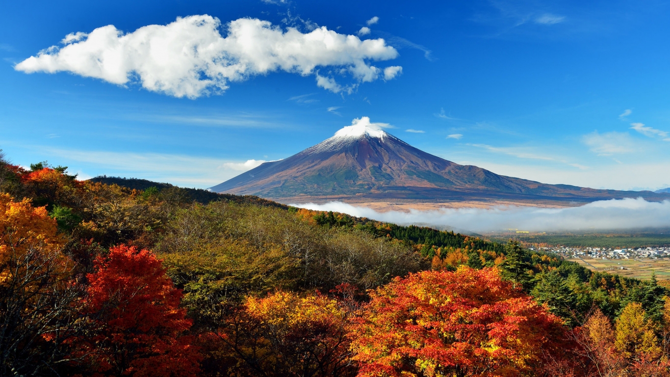 Mount Fuji Japan for 1366 x 768 HDTV resolution