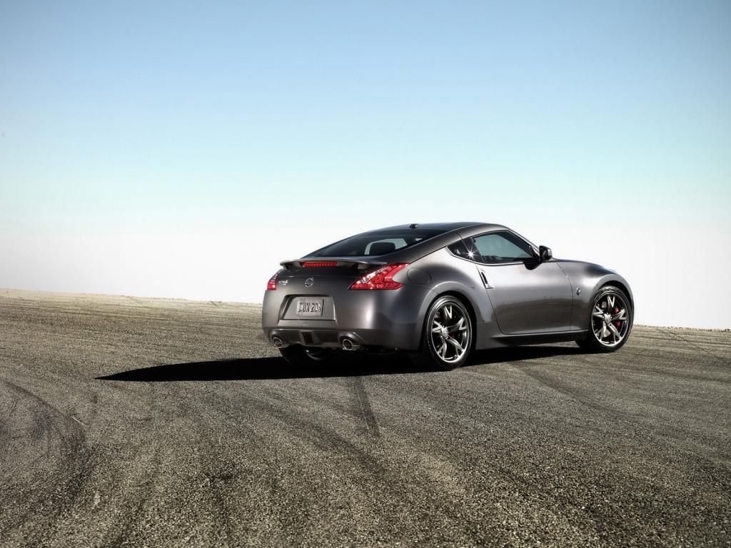 Nissan 370Z Rear for 1024 x 768 resolution