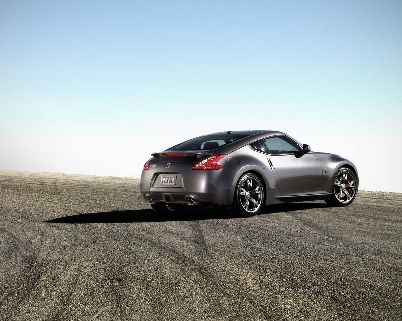 Nissan 370Z Rear for 1280 x 1024 resolution