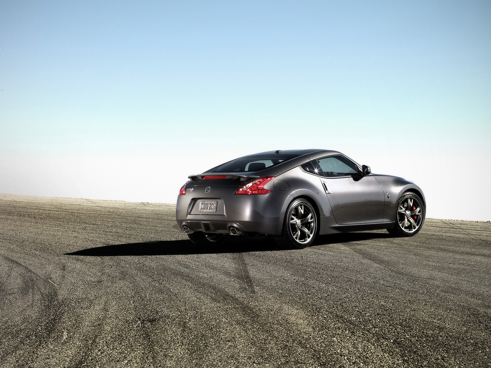 Nissan 370Z Rear for 1600 x 1200 resolution