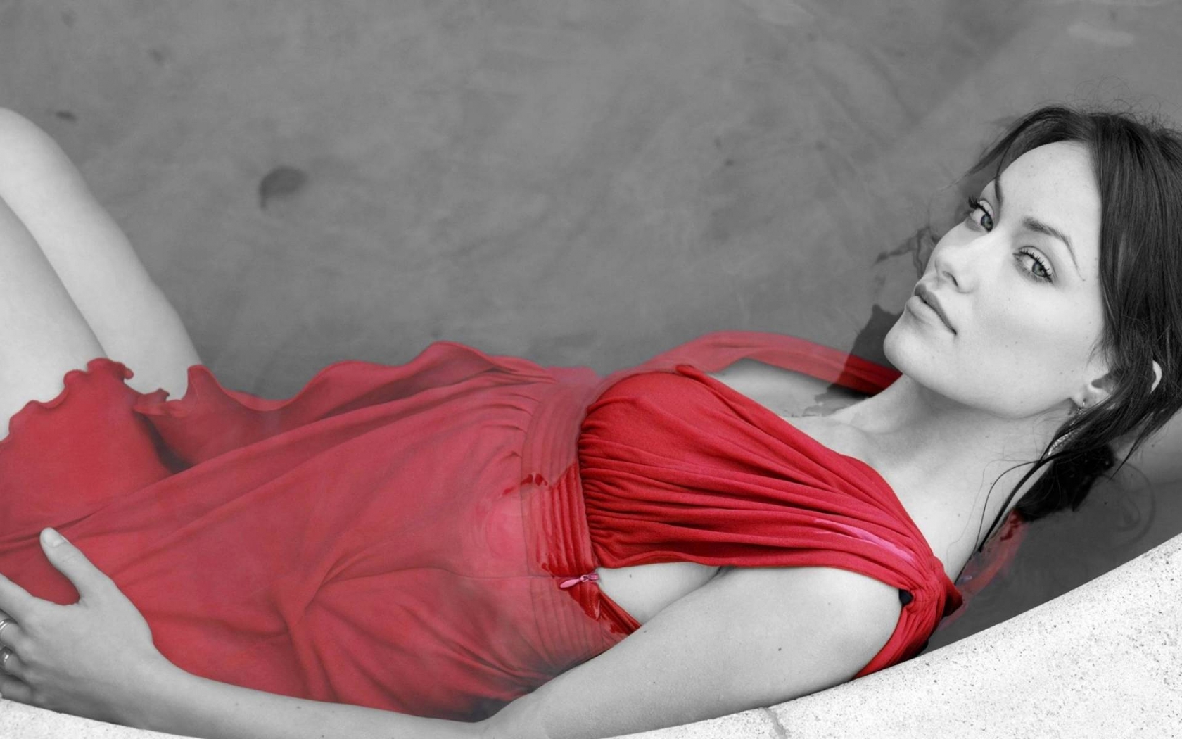 Olivia Wilde Black and Red for 1680 x 1050 widescreen resolution