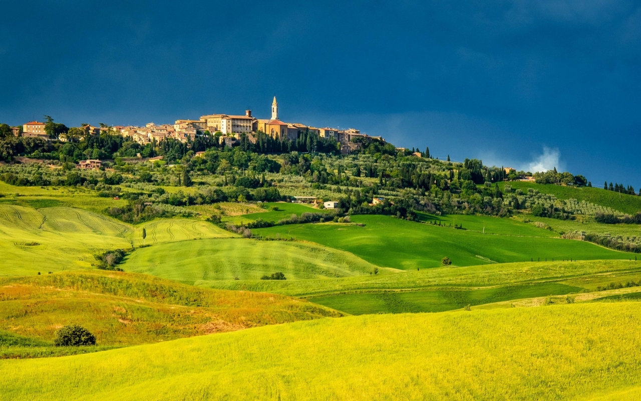Pienza Tuscany for 1280 x 800 widescreen resolution