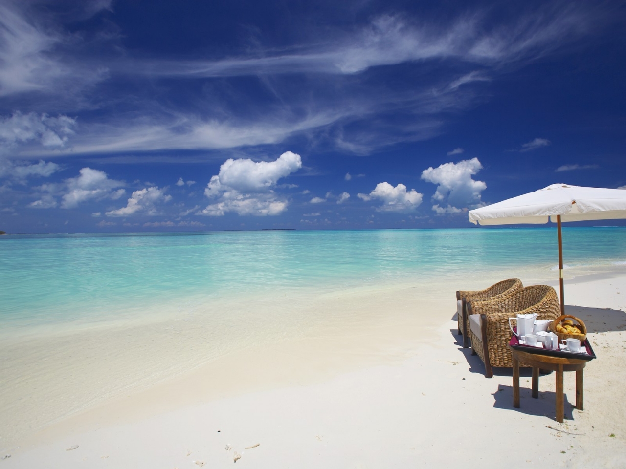 Private Beach Maldives for 1280 x 960 resolution