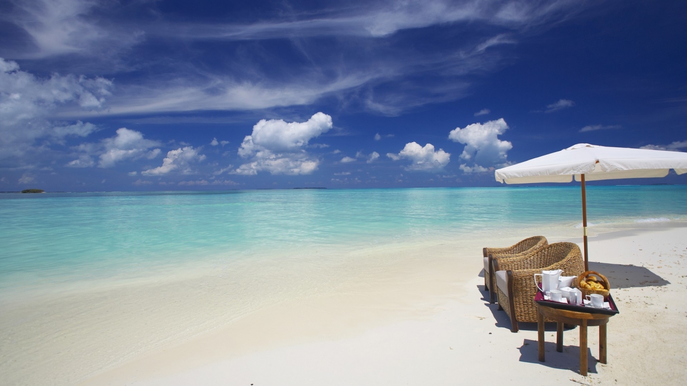Private Beach Maldives for 1366 x 768 HDTV resolution