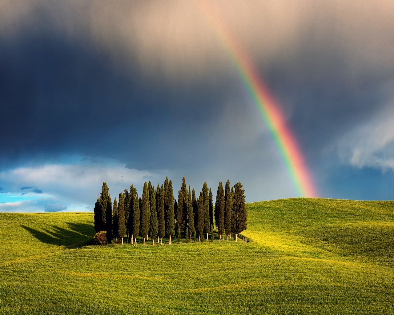 Rainbow in Tuscany for 1280 x 1024 resolution