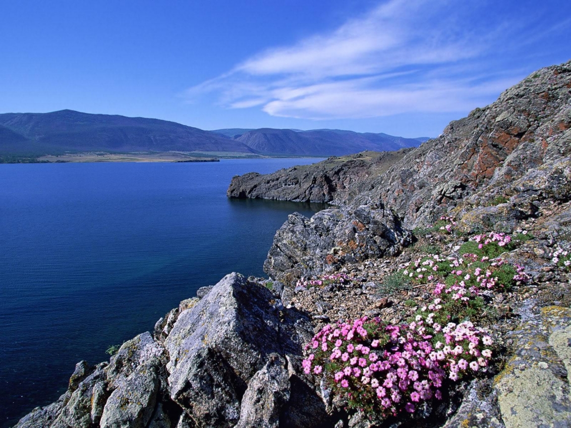 Rocky Shoreline Barakchin Island Lake Baikal for 1152 x 864 resolution