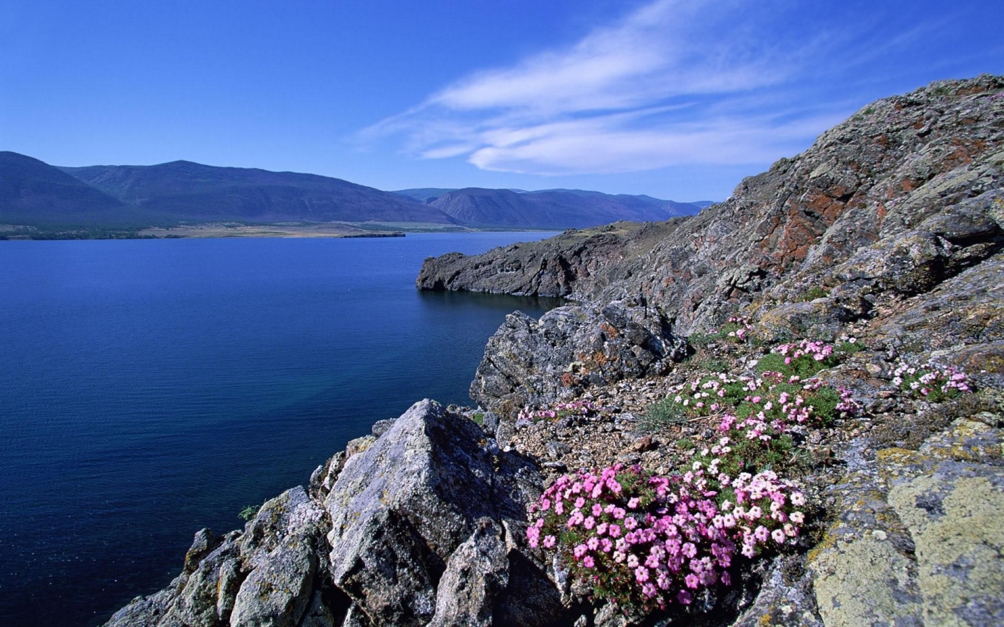 Rocky Shoreline Barakchin Island Lake Baikal for 1440 x 900 widescreen resolution