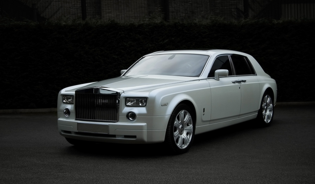 Rolls Royce White for 1024 x 600 widescreen resolution