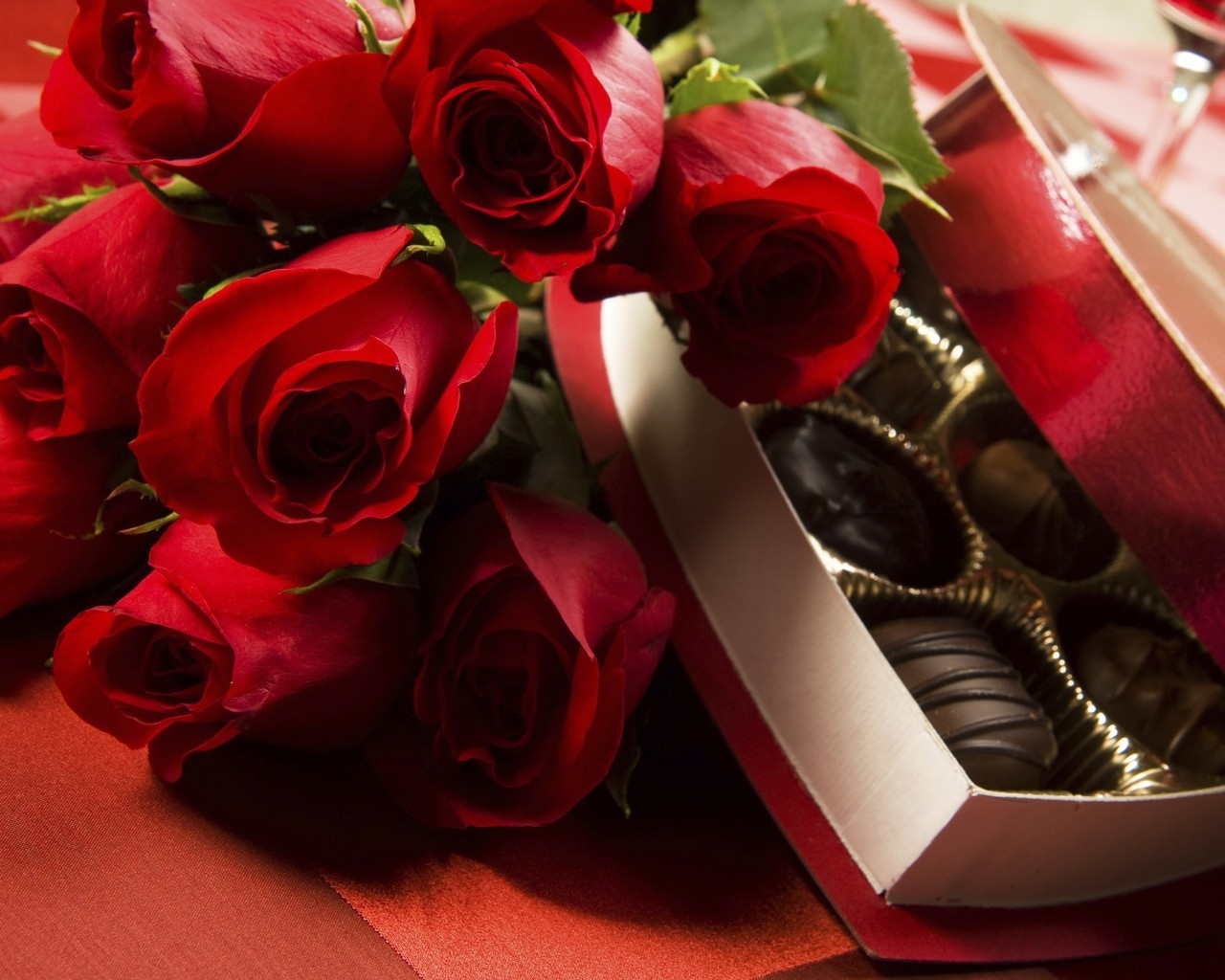 Roses And Chocolate for 1280 x 1024 resolution