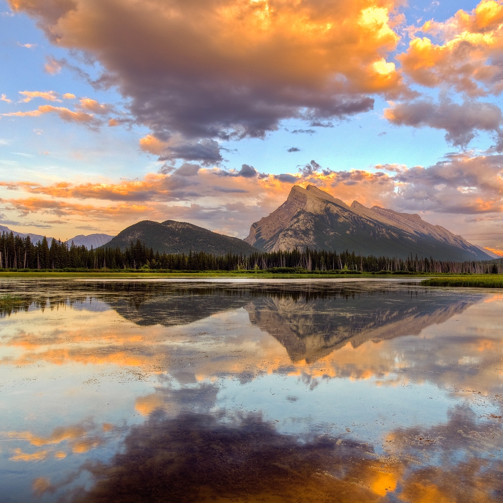 Rundle Mountain for 1024 x 1024 iPad resolution