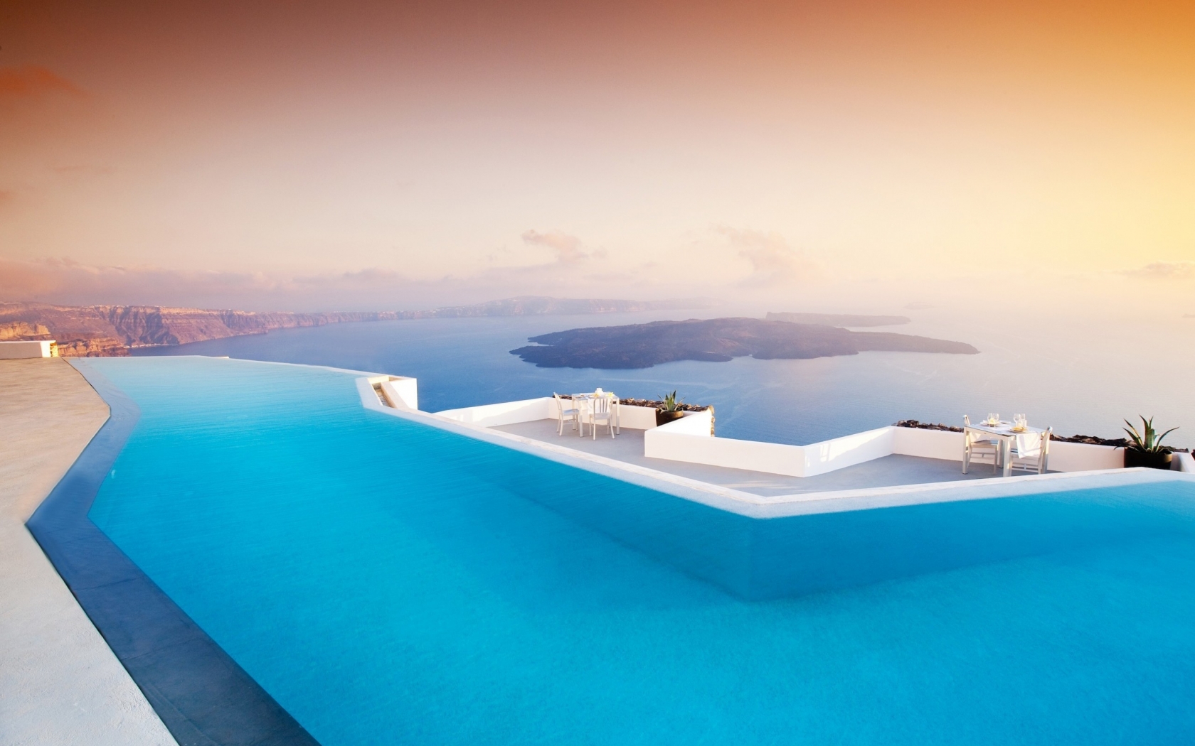 Santorini Pool for 1680 x 1050 widescreen resolution