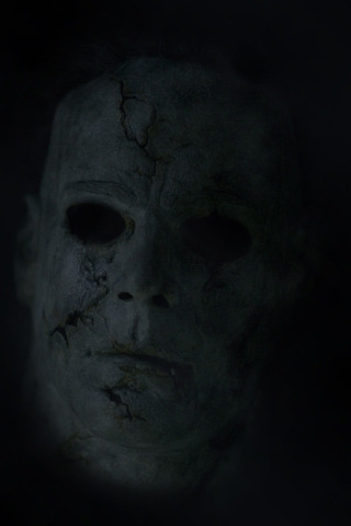 Scary Dark Face for 320 x 480 iPhone resolution