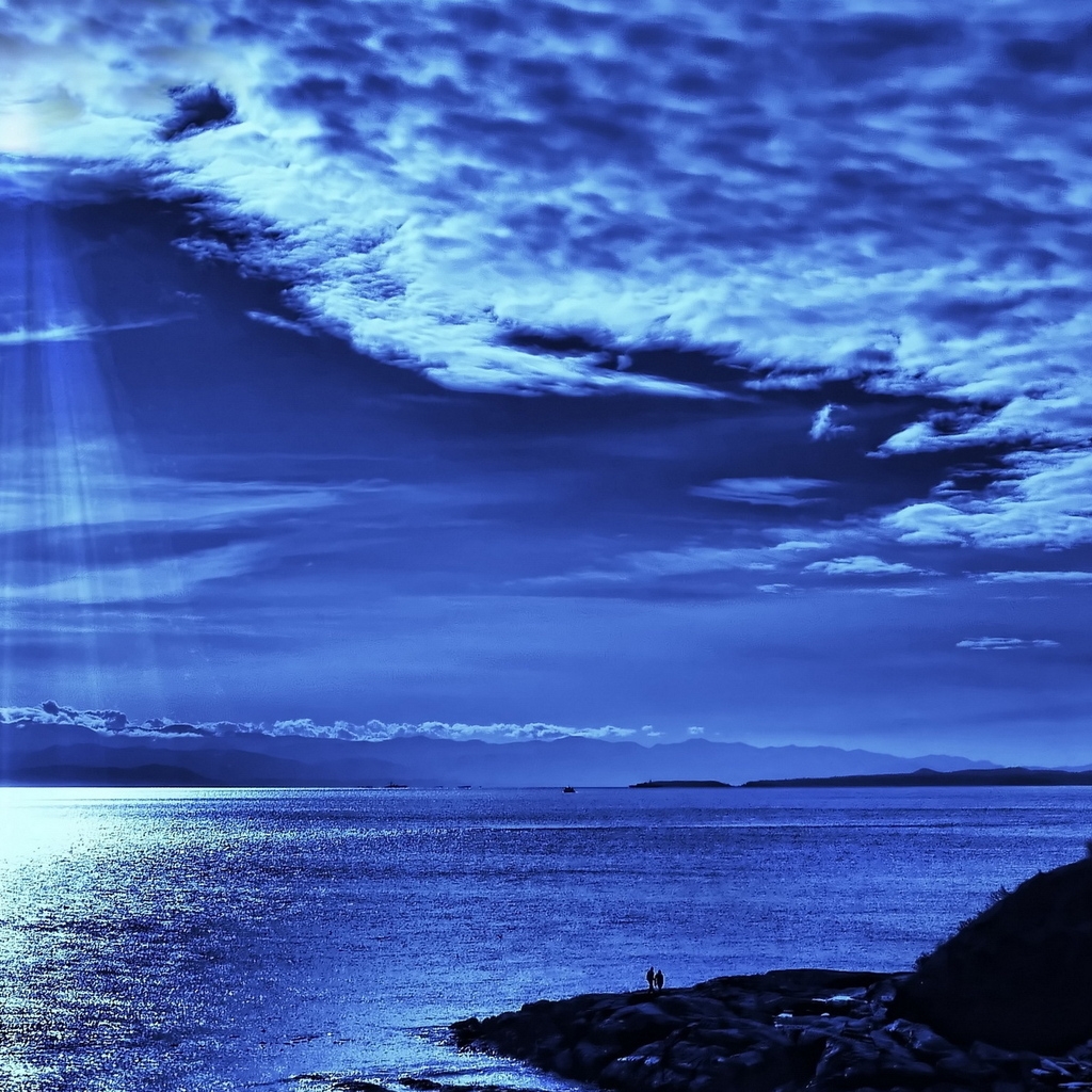 Sea Blue Light for 1024 x 1024 iPad resolution