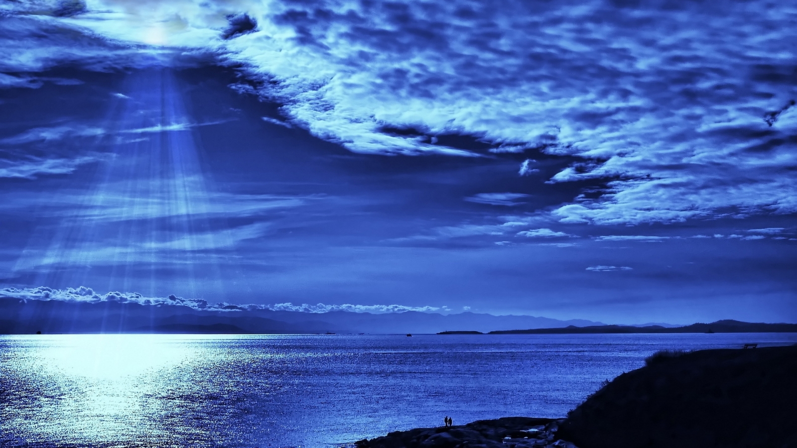 Sea Blue Light for 1600 x 900 HDTV resolution