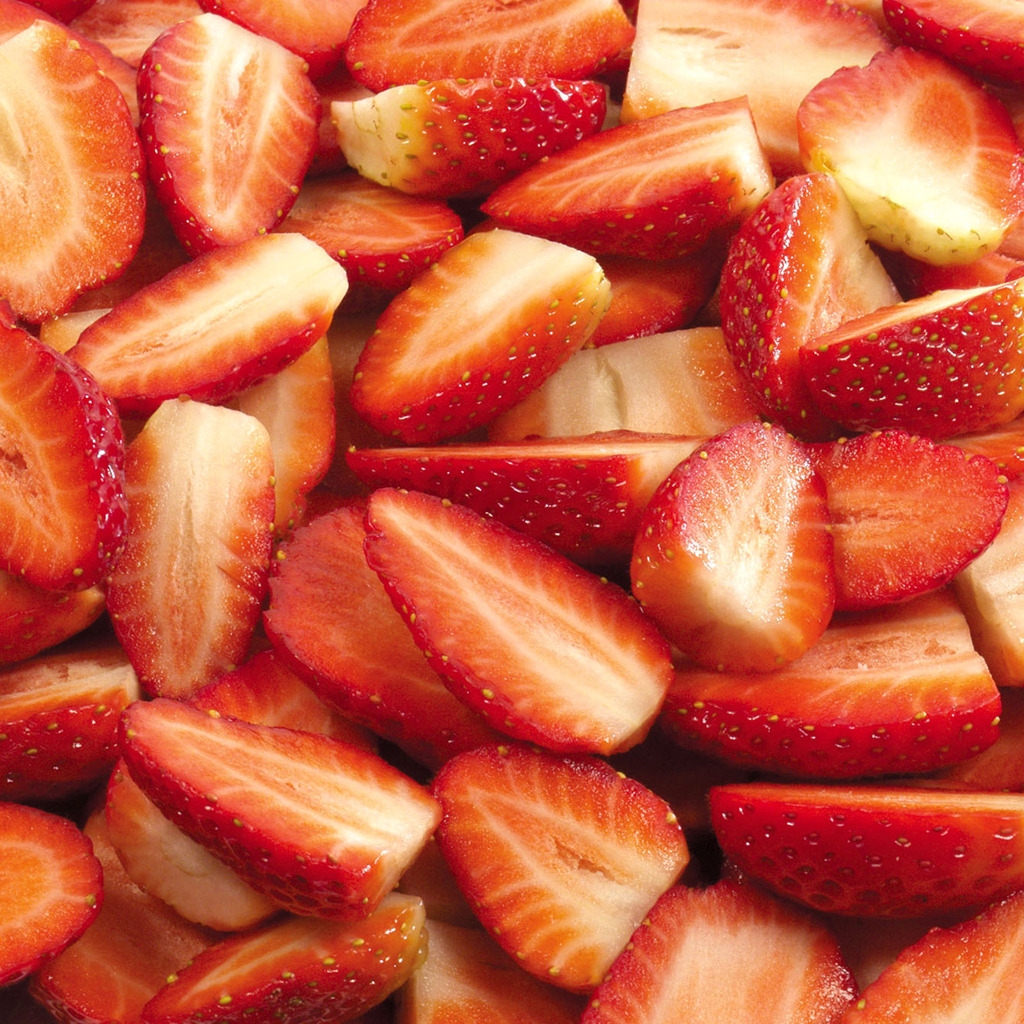 Sliced Strawberry for 1024 x 1024 iPad resolution