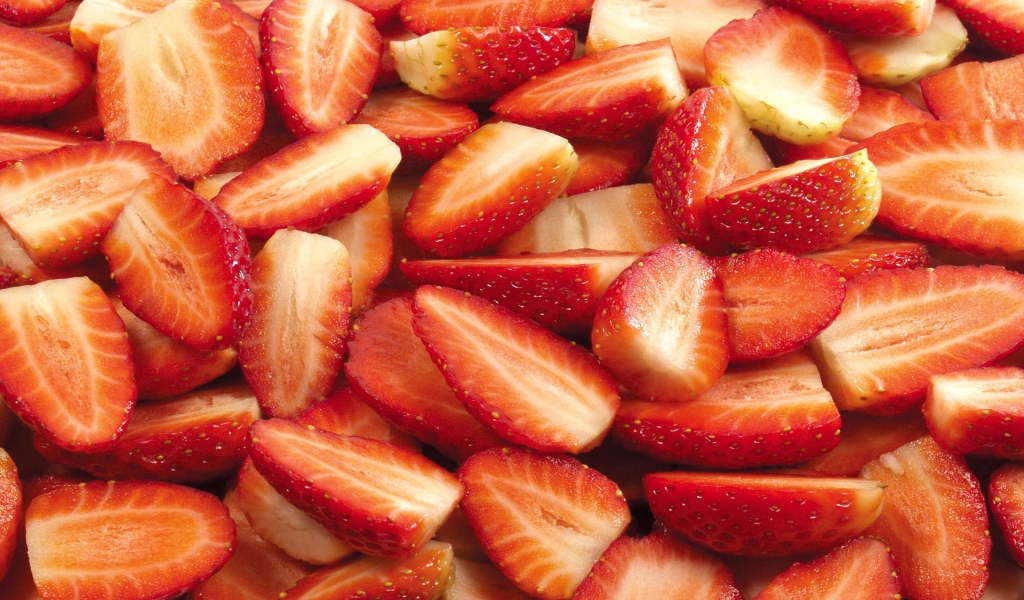Sliced Strawberry for 1024 x 600 widescreen resolution
