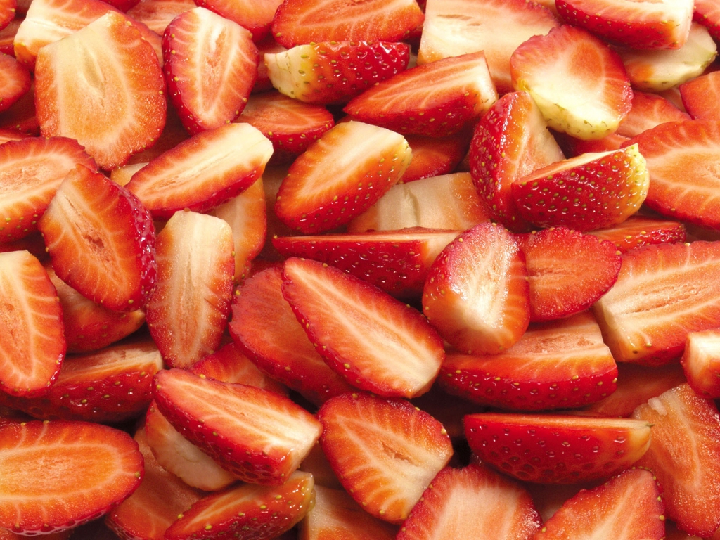 Sliced Strawberry for 1024 x 768 resolution