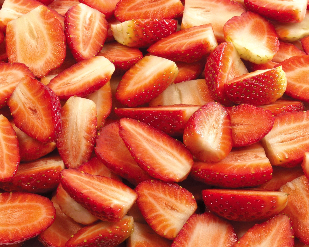 Sliced Strawberry for 1280 x 1024 resolution
