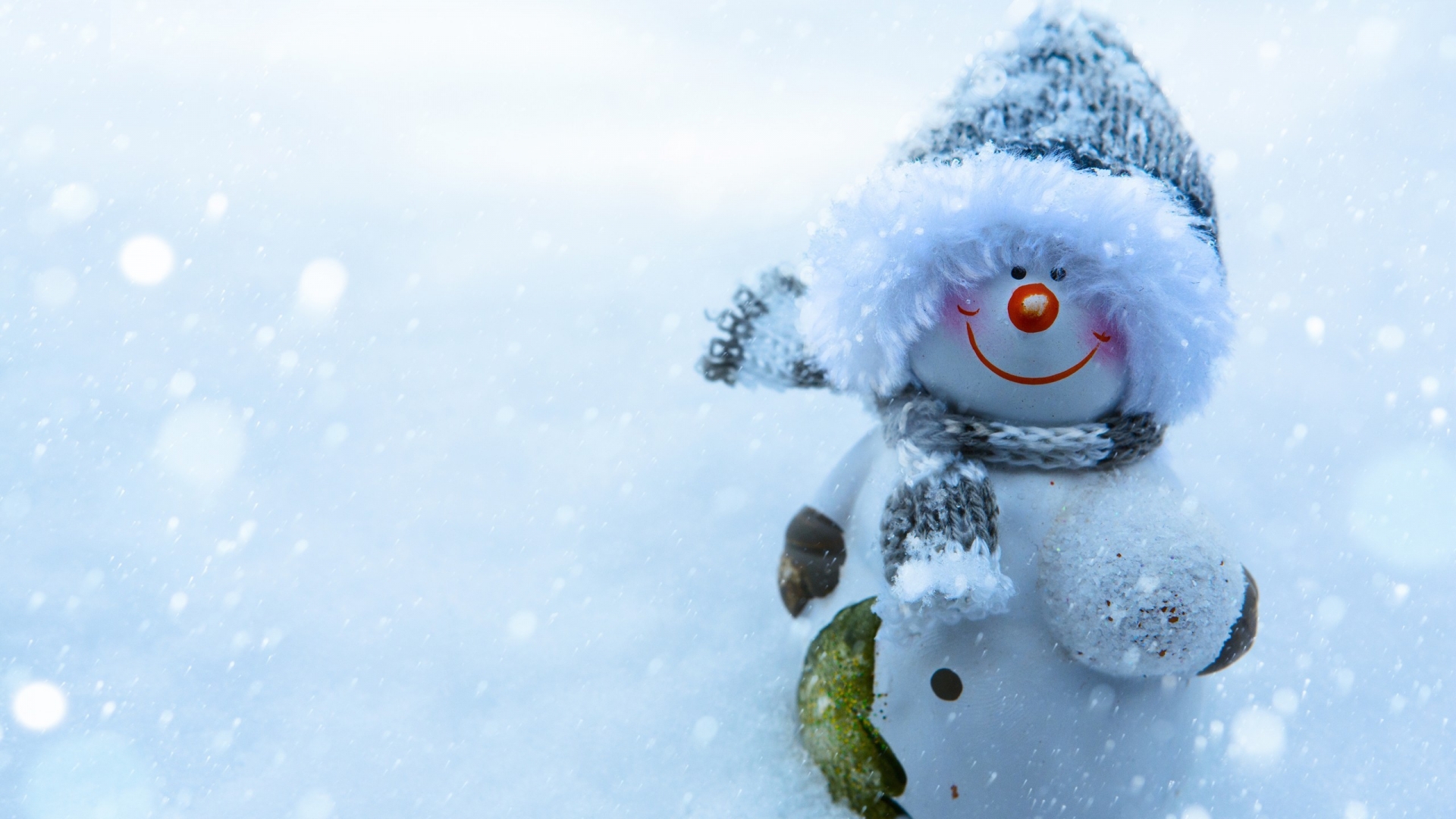 Snowman Smiling for 1920 x 1080 HDTV 1080p resolution