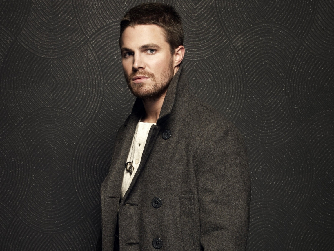 Stephen Amell for 1152 x 864 resolution