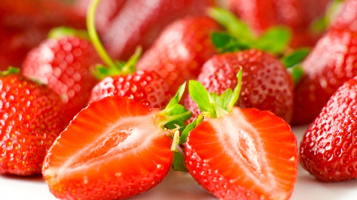 Strawberry Fruits for 1366 x 768 HDTV resolution