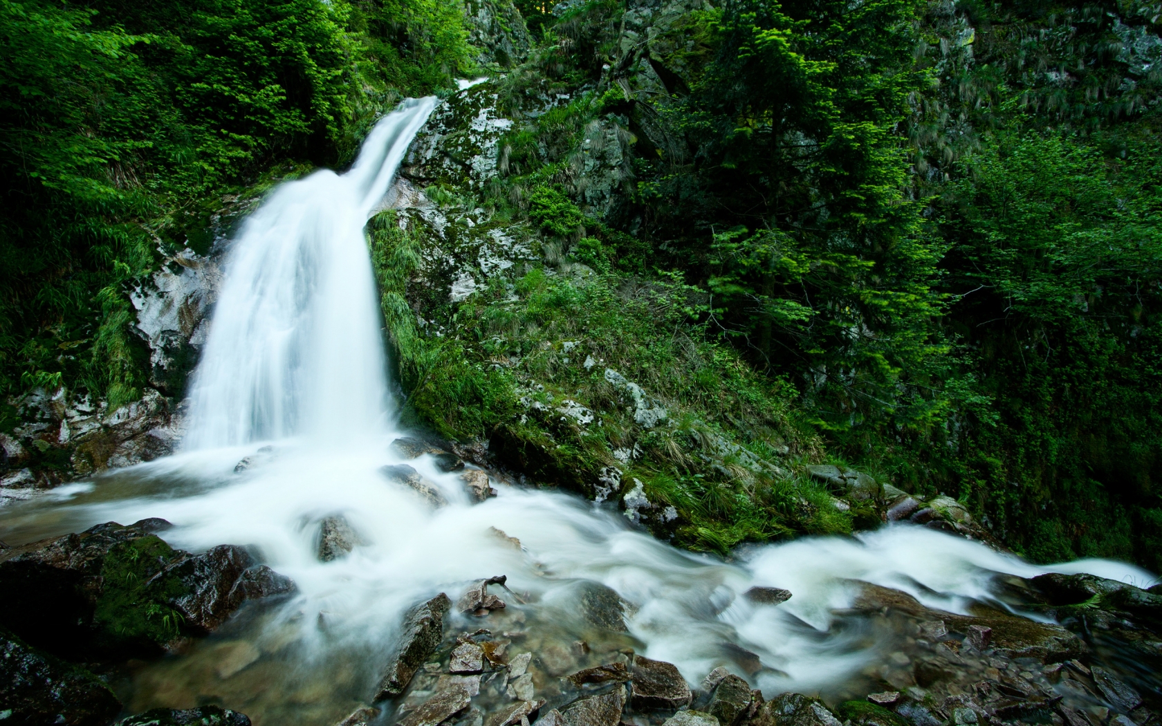 Super Mountain Waterfall for 1680 x 1050 widescreen resolution